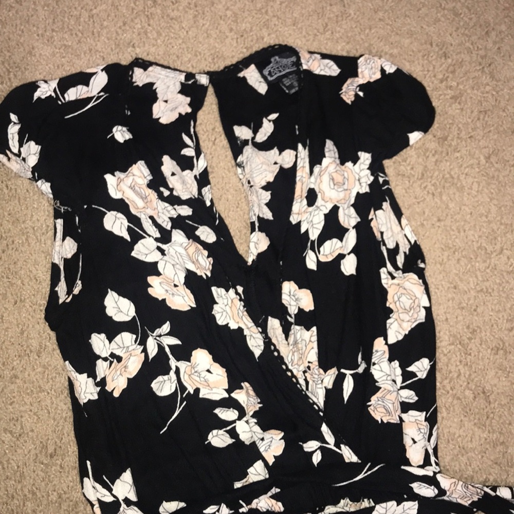 ๐ Floral Romper - Picture 2 of 4